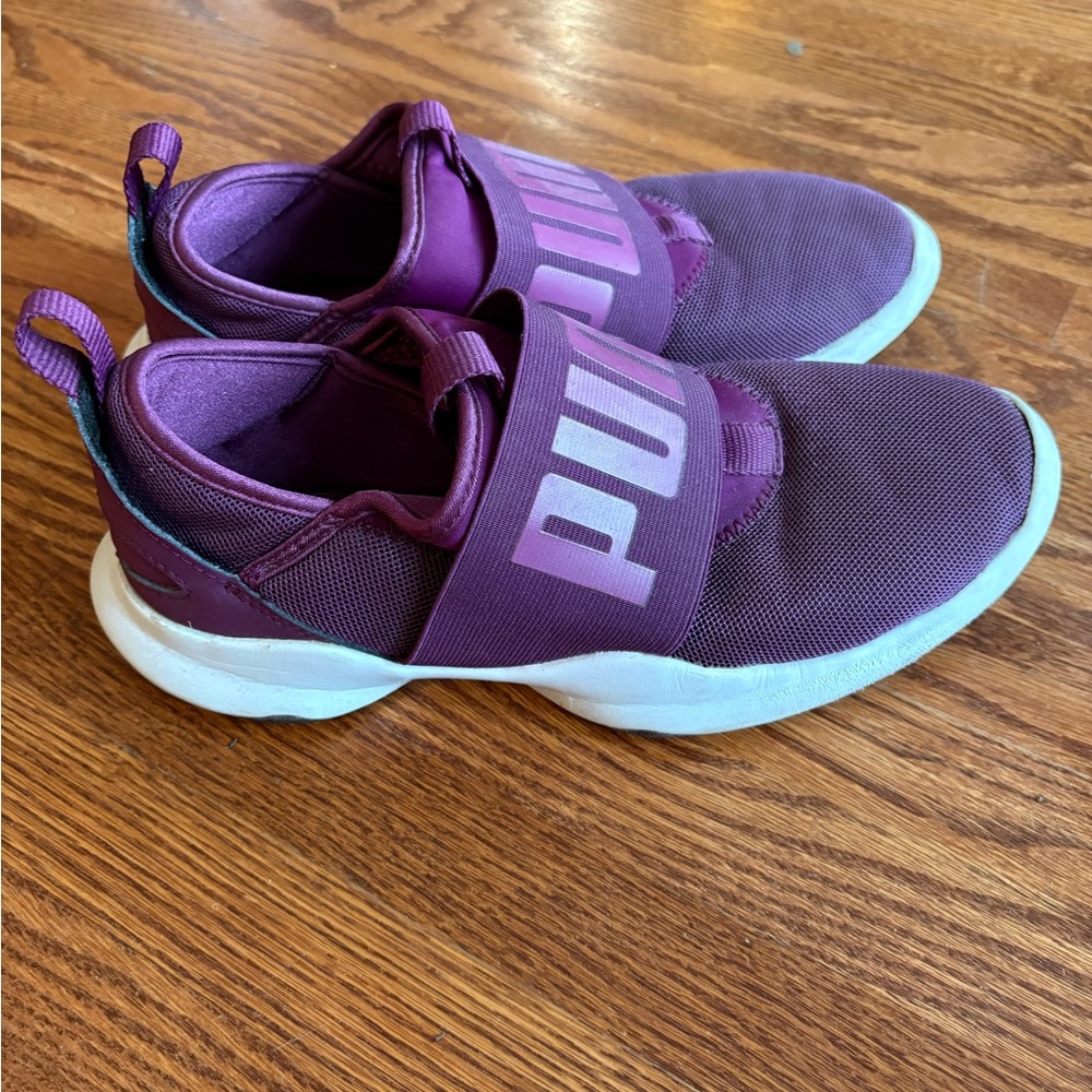 PUMA women’s casual sneakers